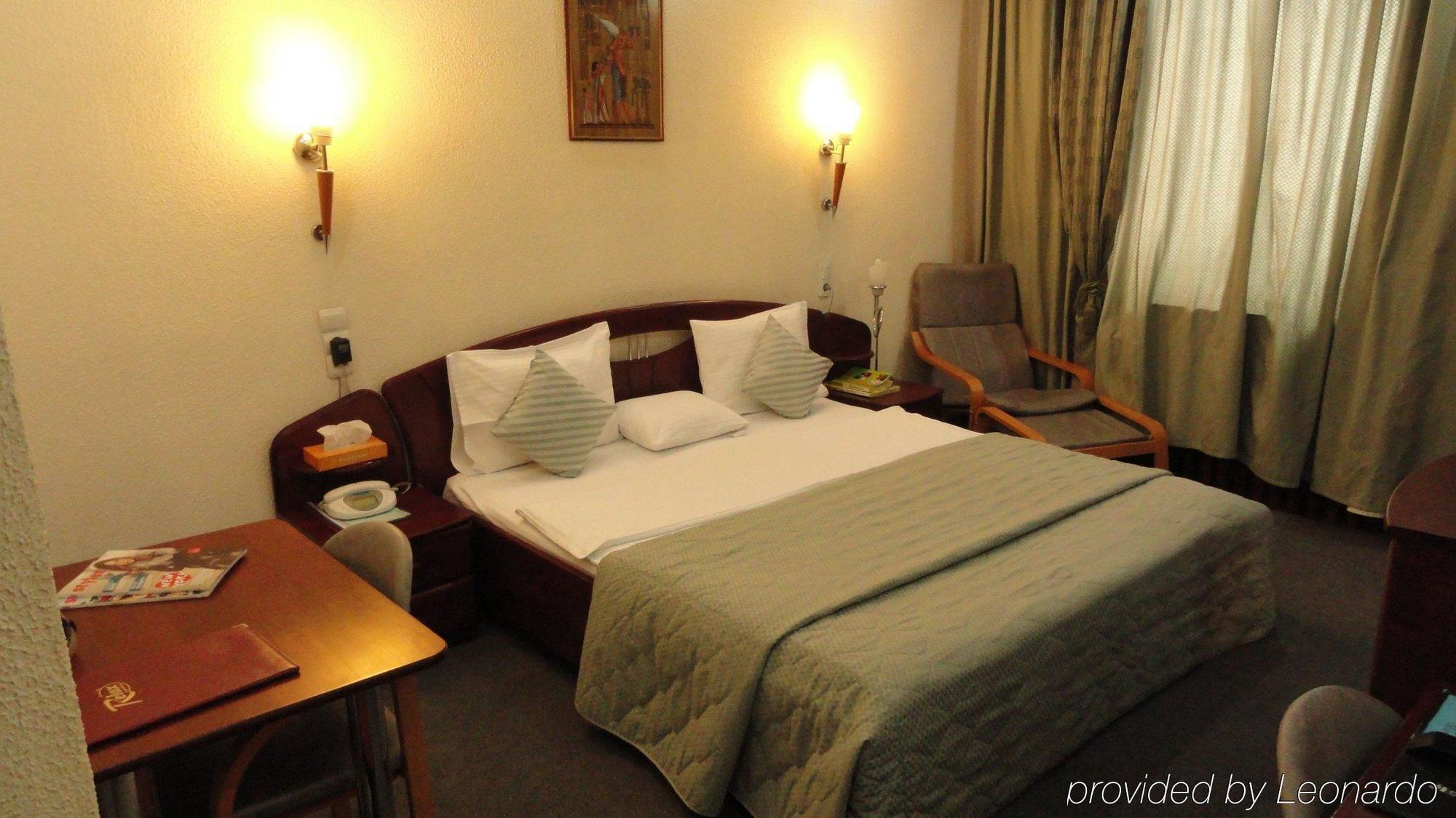 Relax Comfort Suites Hotel Бухарест Номер фото